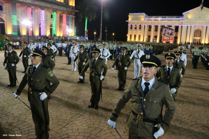 Daniel y Rosario presiden XVIII acto de graduación de cadetes del Ejército