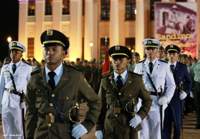 Daniel y Rosario presiden XVIII acto de graduación de cadetes del Ejército