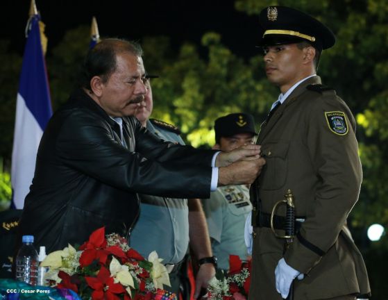 Daniel y Rosario presiden XVIII acto de graduación de cadetes del Ejército