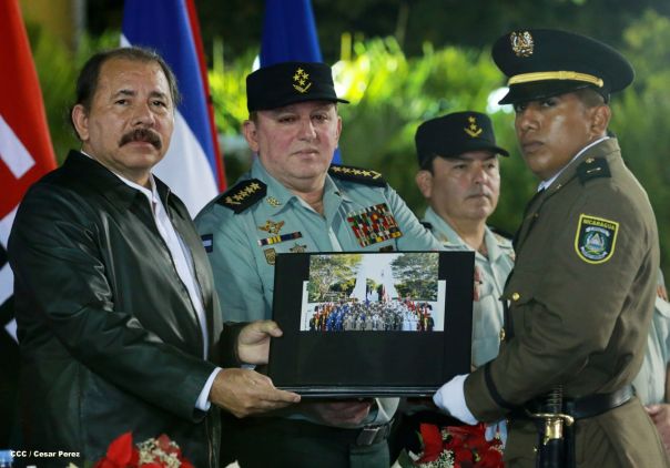 Daniel y Rosario presiden XVIII acto de graduación de cadetes del Ejército