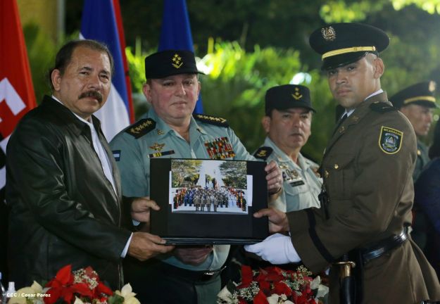 Daniel y Rosario presiden XVIII acto de graduación de cadetes del Ejército