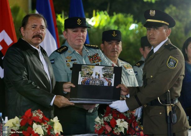 Daniel y Rosario presiden XVIII acto de graduación de cadetes del Ejército