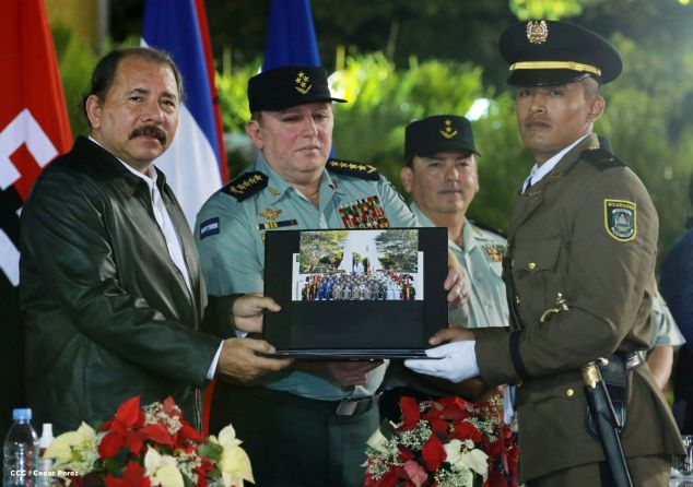 Daniel y Rosario presiden XVIII acto de graduación de cadetes del Ejército