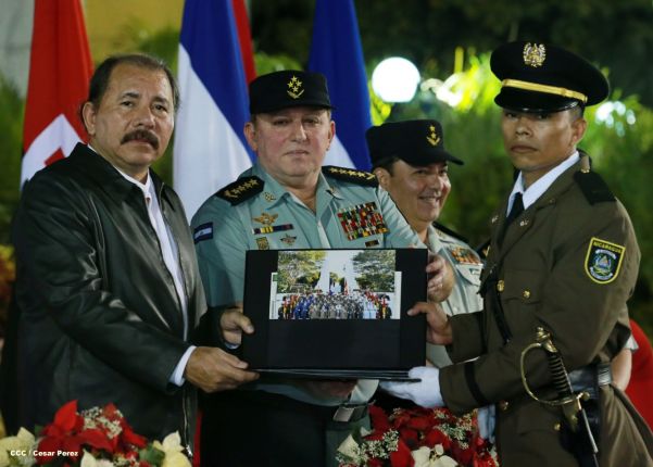 Daniel y Rosario presiden XVIII acto de graduación de cadetes del Ejército