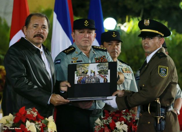Daniel y Rosario presiden XVIII acto de graduación de cadetes del Ejército