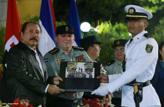 Daniel y Rosario presiden XVIII acto de graduación de cadetes del Ejército