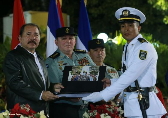 Daniel y Rosario presiden XVIII acto de graduación de cadetes del Ejército