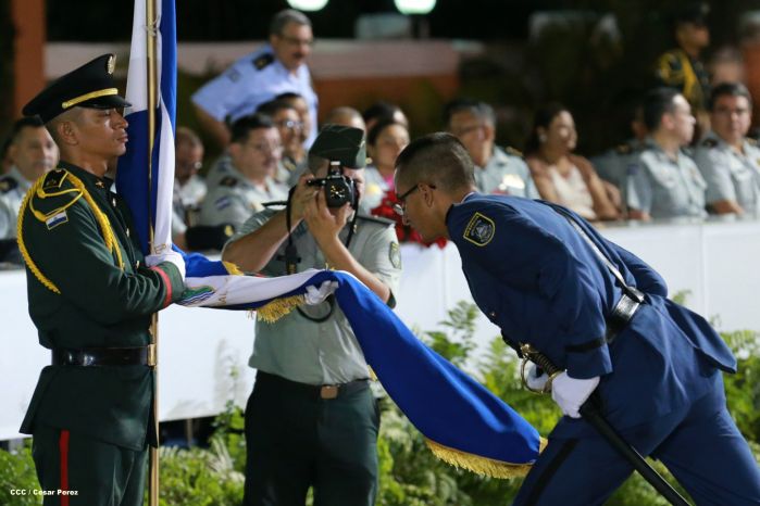 Daniel y Rosario presiden XVIII acto de graduación de cadetes del Ejército