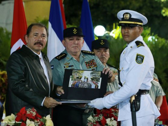 Daniel y Rosario presiden XVIII acto de graduación de cadetes del Ejército