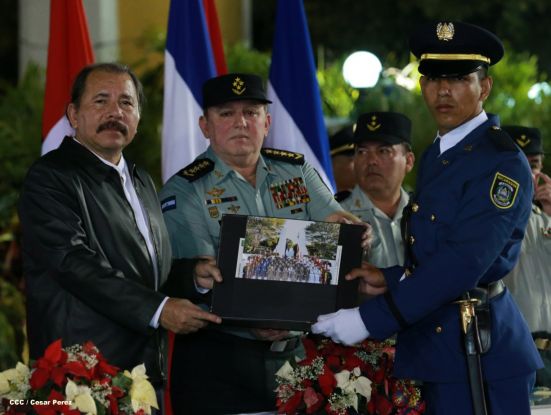 Daniel y Rosario presiden XVIII acto de graduación de cadetes del Ejército