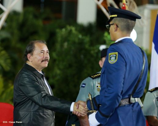 Daniel y Rosario presiden XVIII acto de graduación de cadetes del Ejército