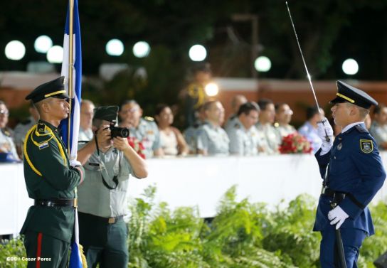Daniel y Rosario presiden XVIII acto de graduación de cadetes del Ejército