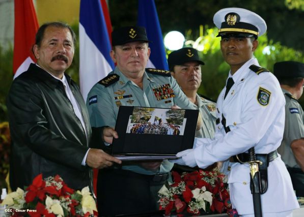 Daniel y Rosario presiden XVIII acto de graduación de cadetes del Ejército