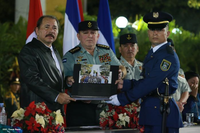 Daniel y Rosario presiden XVIII acto de graduación de cadetes del Ejército