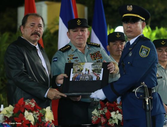 Daniel y Rosario presiden XVIII acto de graduación de cadetes del Ejército