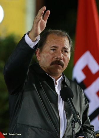 Daniel y Rosario presiden XVIII acto de graduación de cadetes del Ejército