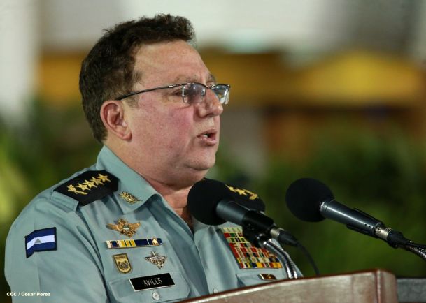 Daniel y Rosario presiden XVIII acto de graduación de cadetes del Ejército