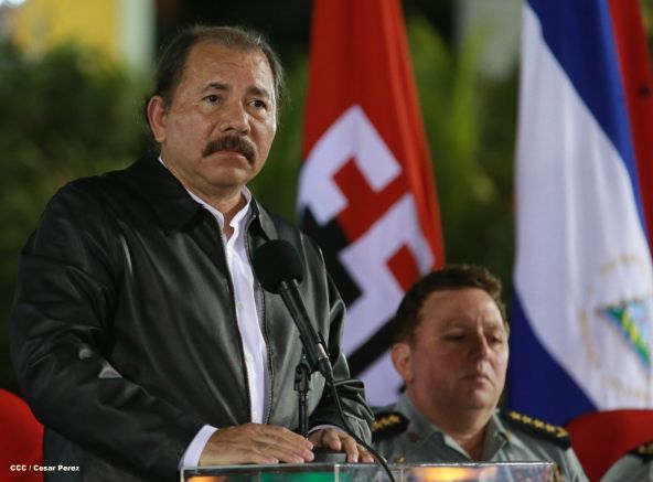 Daniel y Rosario presiden XVIII acto de graduación de cadetes del Ejército