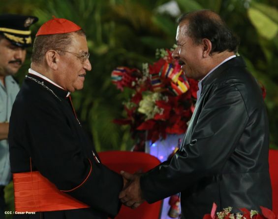 Daniel y Rosario presiden XVIII acto de graduación de cadetes del Ejército