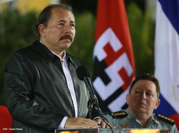 Daniel y Rosario presiden XVIII acto de graduación de cadetes del Ejército