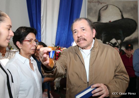 Presidente Daniel condecora póstumamente al compañero Raúl Venerio