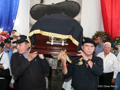 Presidente Daniel condecora póstumamente al compañero Raúl Venerio