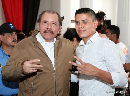 Presidente Daniel condecora póstumamente al compañero Raúl Venerio