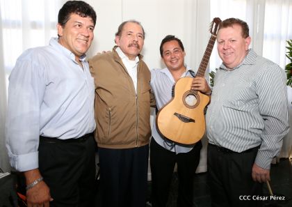 Presidente Daniel condecora póstumamente al compañero Raúl Venerio