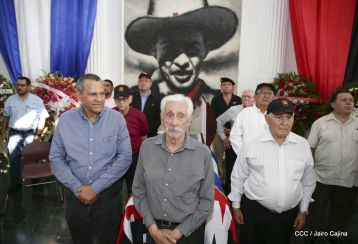 Presidente Daniel condecora póstumamente al compañero Raúl Venerio