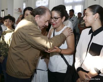 Presidente Daniel condecora póstumamente al compañero Raúl Venerio