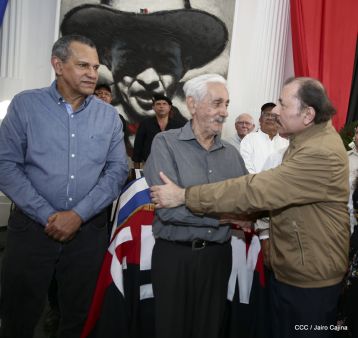 Presidente Daniel condecora póstumamente al compañero Raúl Venerio