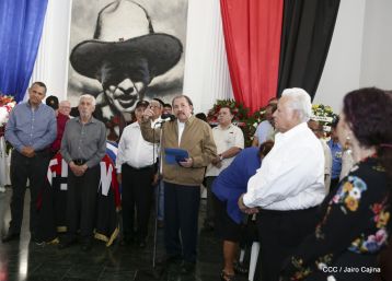 Presidente Daniel condecora póstumamente al compañero Raúl Venerio