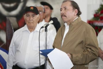 Presidente Daniel condecora póstumamente al compañero Raúl Venerio