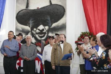 Presidente Daniel condecora póstumamente al compañero Raúl Venerio