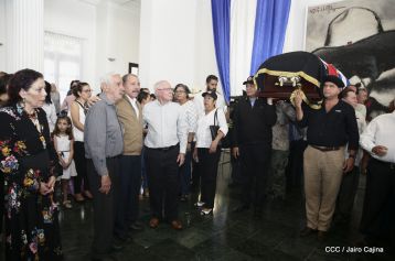 Presidente Daniel condecora póstumamente al compañero Raúl Venerio