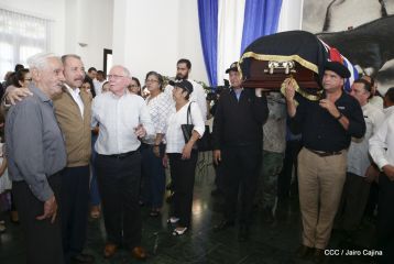 Presidente Daniel condecora póstumamente al compañero Raúl Venerio