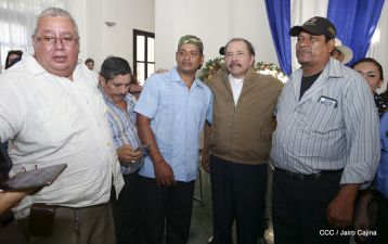 Presidente Daniel condecora póstumamente al compañero Raúl Venerio