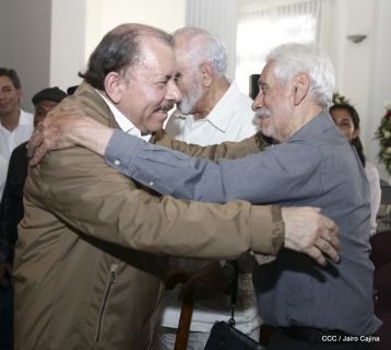 Presidente Daniel condecora póstumamente al compañero Raúl Venerio