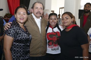 Presidente Daniel condecora póstumamente al compañero Raúl Venerio