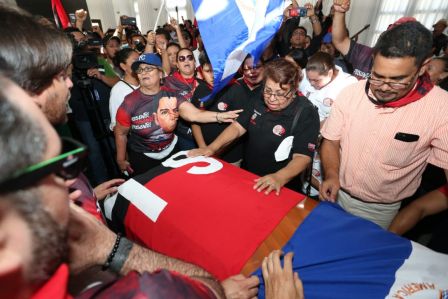 Reconocimiento al Héroe de la Paz y del Amor, Compañero Bismarck Martínez