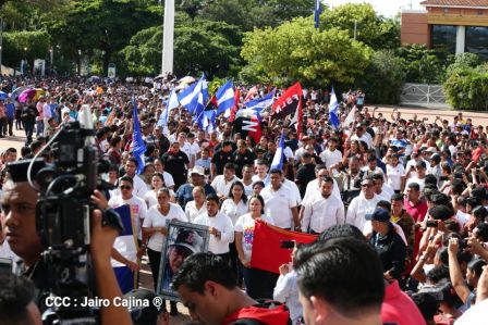 Reconocimiento al Héroe de la Paz y del Amor, Compañero Bismarck Martínez