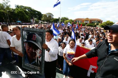 Reconocimiento al Héroe de la Paz y del Amor, Compañero Bismarck Martínez