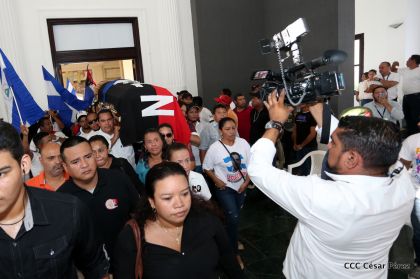 Reconocimiento al Héroe de la Paz y del Amor, Compañero Bismarck Martínez