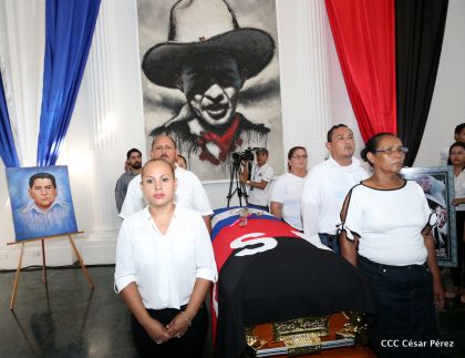 Reconocimiento al Héroe de la Paz y del Amor, Compañero Bismarck Martínez