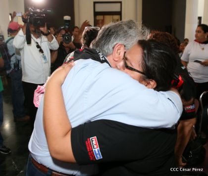 Reconocimiento al Héroe de la Paz y del Amor, Compañero Bismarck Martínez