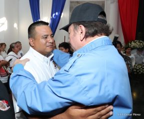 Homenaje al héroe del amor Bismarck Martínez