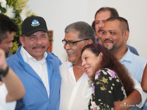 Homenaje al héroe del amor Bismarck Martínez