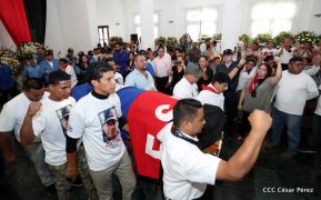 Homenaje al héroe del amor Bismarck Martínez