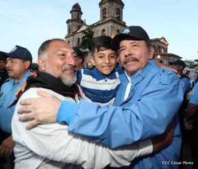 Homenaje al héroe del amor Bismarck Martínez