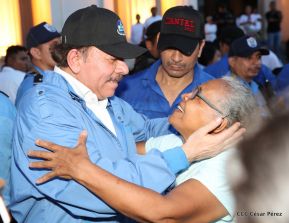 Homenaje al héroe del amor Bismarck Martínez